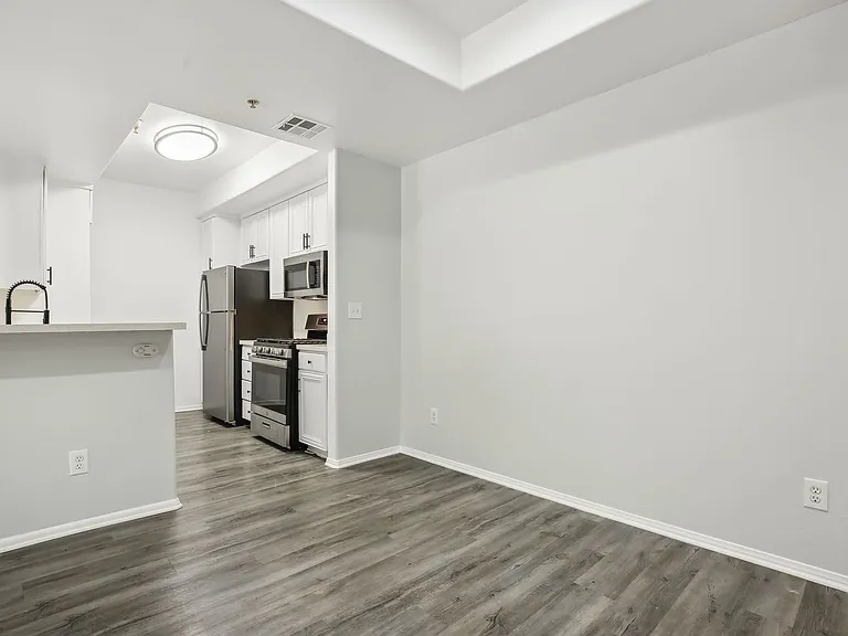 2245 Beverly Glen — Photo 14