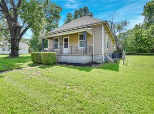 320 Allcutt Ave, Bonner Springs, KS 66012