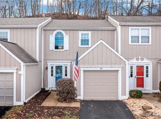 57 New London Ln, Oakmont, PA 15139