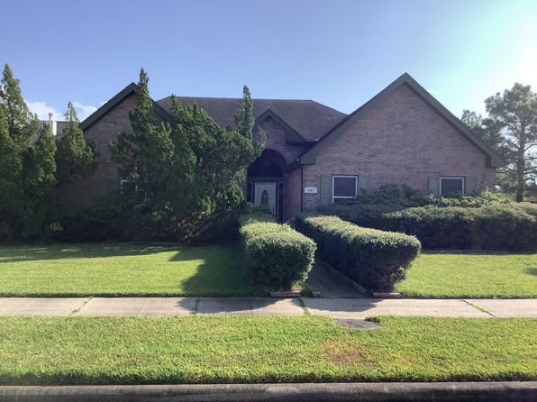 1601 Oak Place Ct