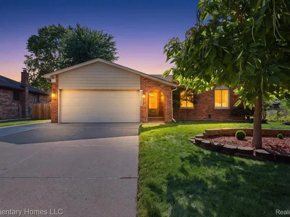 38626 Harrison Dr, Sterling Heights, MI 48310