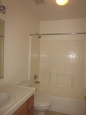 5th image of 2615 W Lark Ave