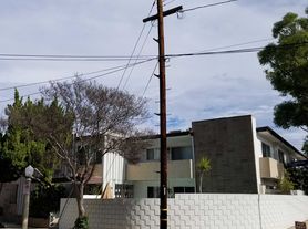 , Woodland Hills, CA