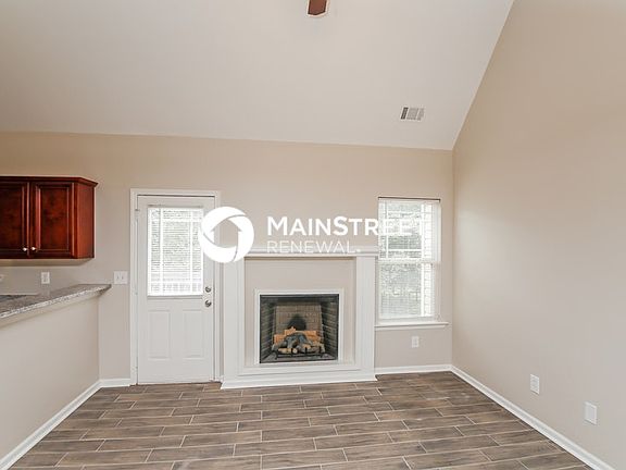 5th image of 223 Arbor Dr