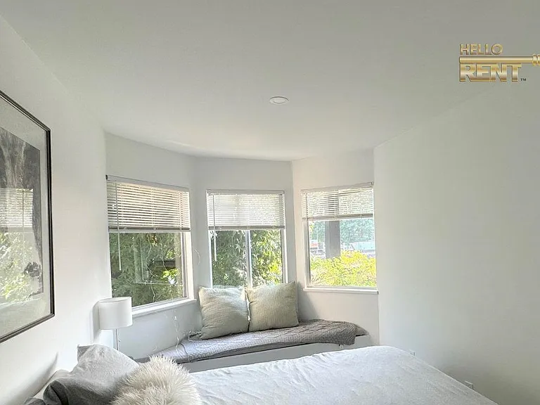 809 W 16th St #209 — Photo 15