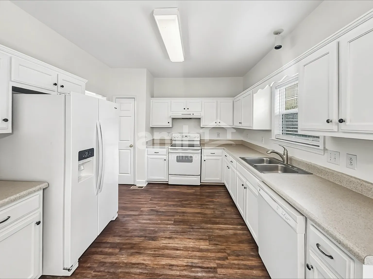 5 bed, 2.5 bath, 2515 sqft, $2,765 — Photo 4