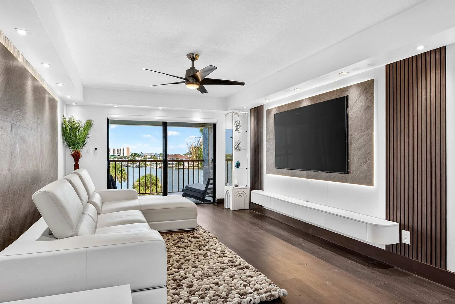 2 bed, 2.0 bath, 1399 sqft, $6,956 — Photo 4