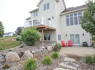 330 Canary Cir, Pleasant Hill, IA 50327