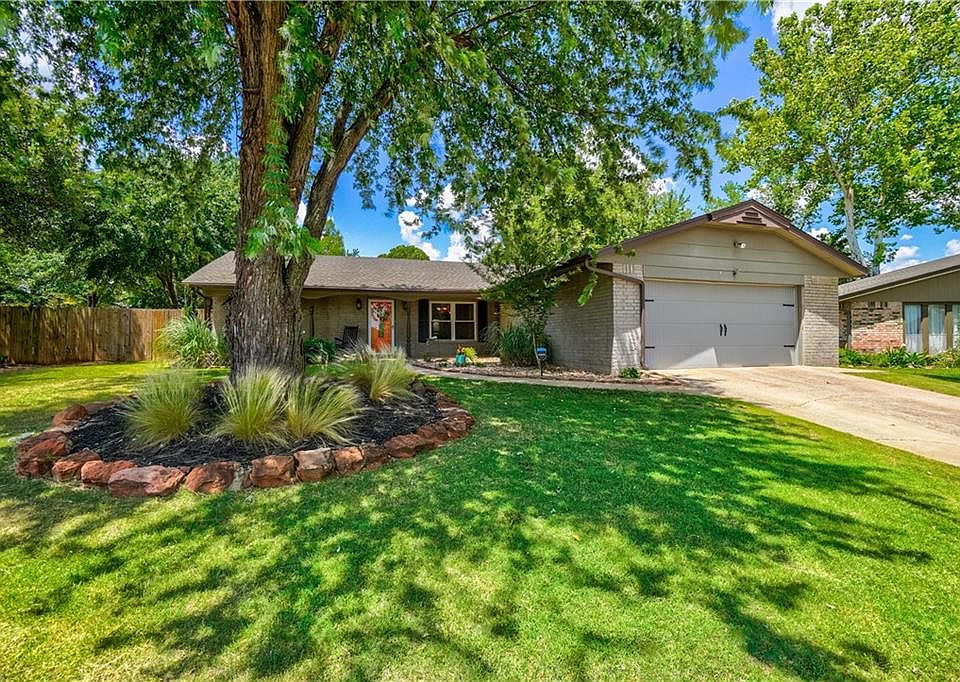 1st image of 3800 NE 141st Cir