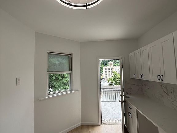 5th image of 12 Cedar Pl APT 2