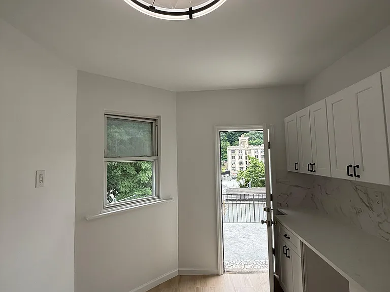 12 Cedar Pl #2 — Photo 6