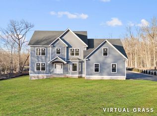 102 Appletree Ln, Portland, CT 06480
