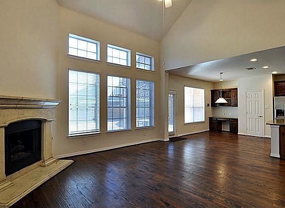 3rd image of 2608 Leisure Ln