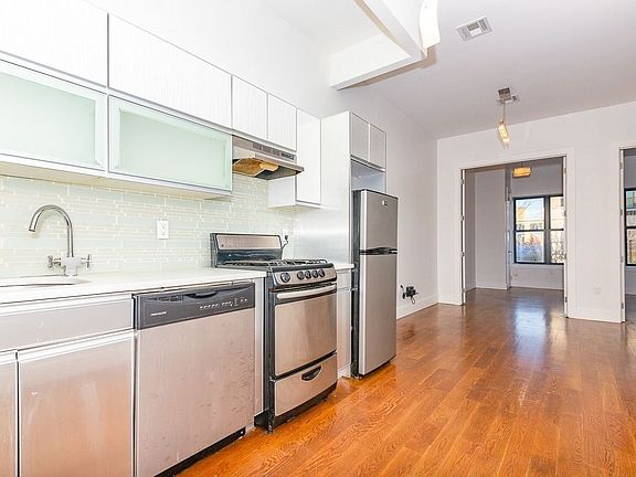 2nd image of 190 Jefferson St #3LF