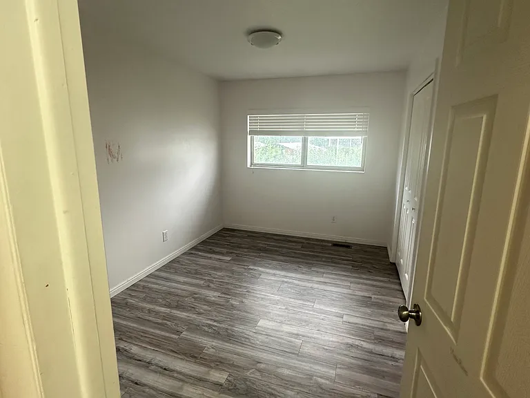 1428 W Tamarack Rd — Photo 4