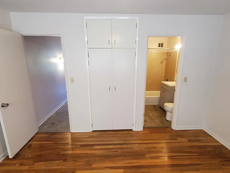 1201 NE 52nd St #8 — Photo 5