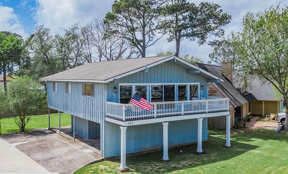 1st image of 223 Bay Colony Dr #1