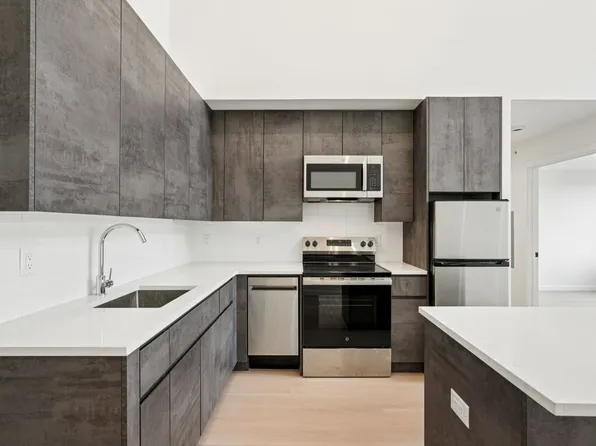 1 Mallory Avenue image 4 of 25