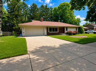 1616 Ahrens St, Manitowoc, WI 54220