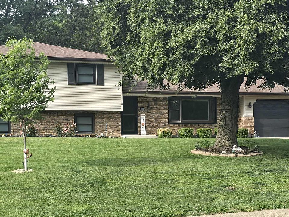 1st image of 1813 Oakwood Dr