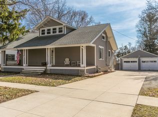 433 33rd St NE, Cedar Rapids, IA 52402