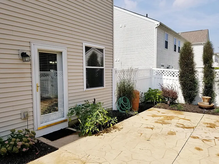 5912 Treven Way — Photo 23