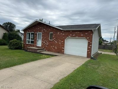 880 Ray Ave NE, New Philadelphia, OH, 44663