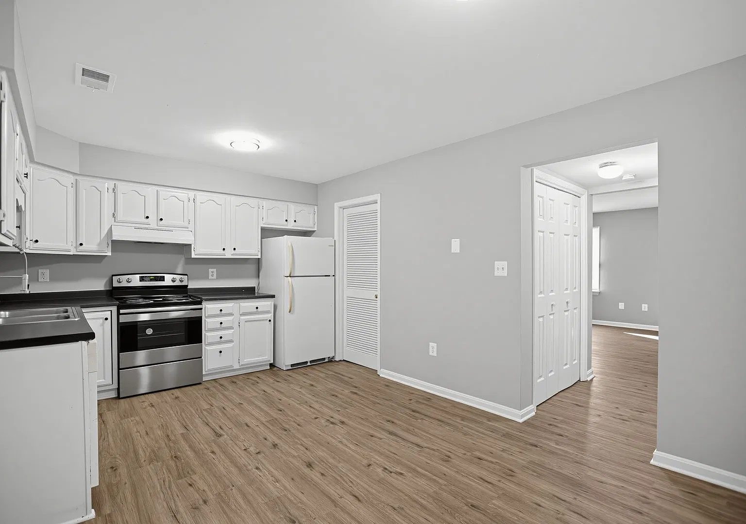 2 Bedroom Townhouse in Fredericksburg — Photo 4
