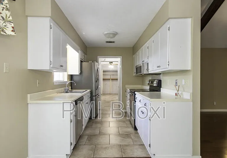776 Whitney Dr — Photo 20