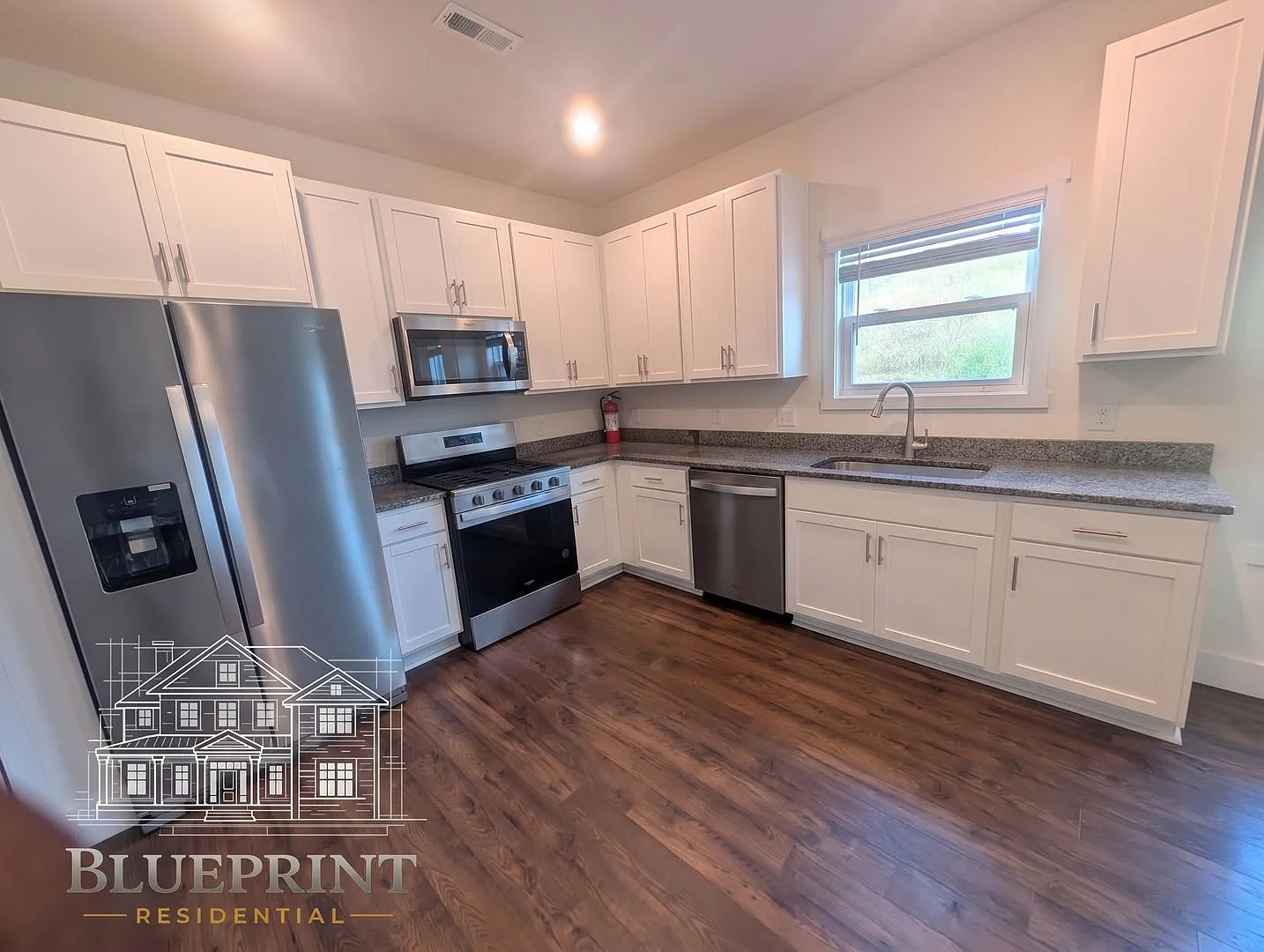 2024 build, great neighborhood, stainless appliances, granite countertops! — Photo 3