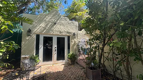 231 Salamanca Ave #B Photo 1