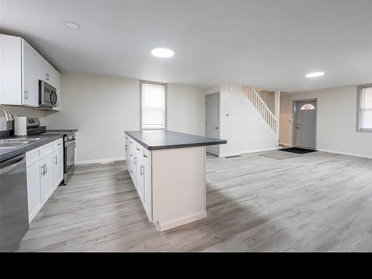 447 Steck St — Photo 11