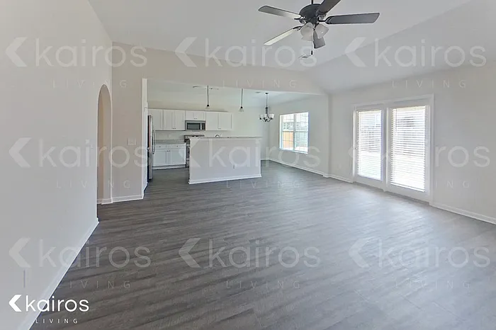 4 bed, 2.0 bath, 1700 sqft, $2,025 — Photo 2