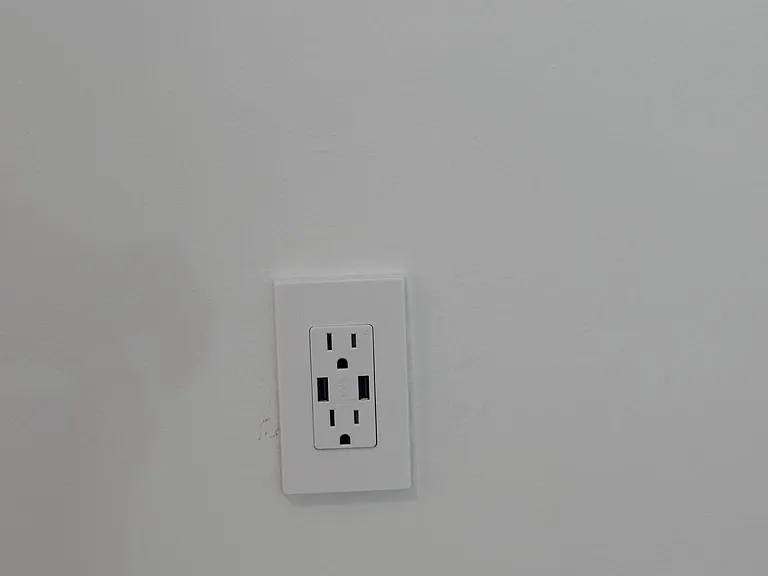 C/USB wall charger outlets
