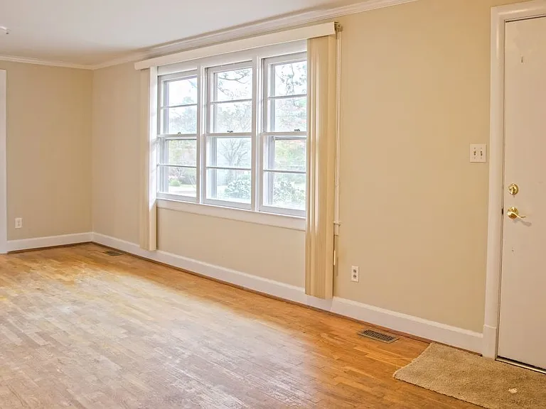 601 Parkway Blvd — Photo 2