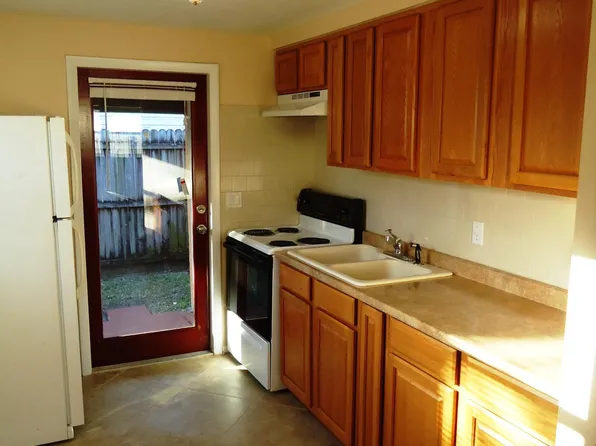 5570 61st St N, Saint Petersburg, FL 33709