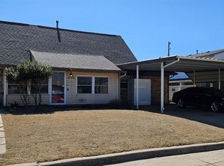 1056 NW 2nd St, Moore, OK 73160