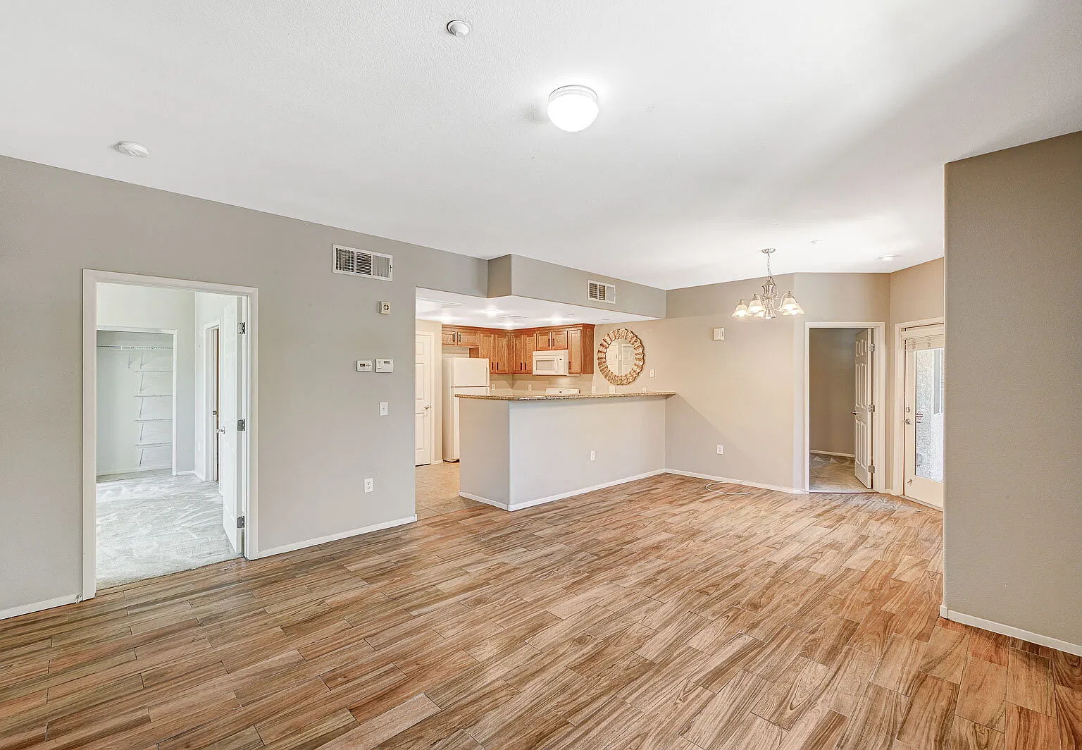 2 bed, 2.0 bath, 1121 sqft, $1,600 — Photo 4