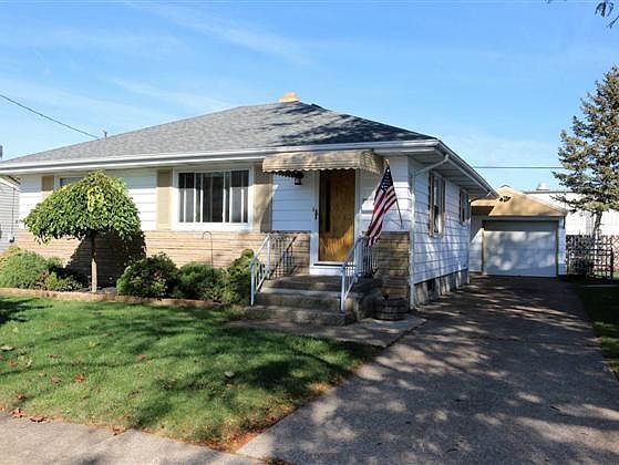 1st image of 525 Rockwell St