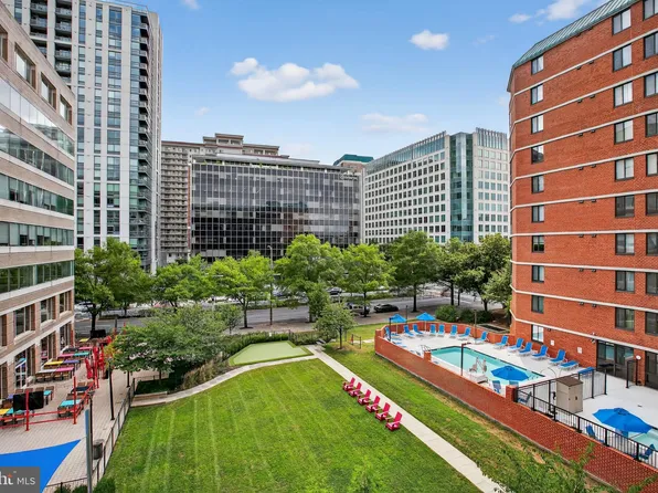 1001 N Randolph St APT 418, Arlington, VA 22201