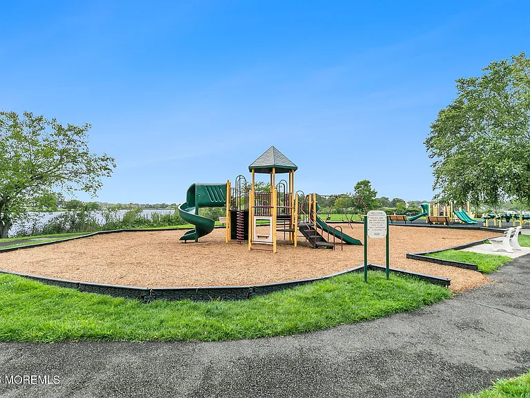 453 Milton Ave — Photo 42