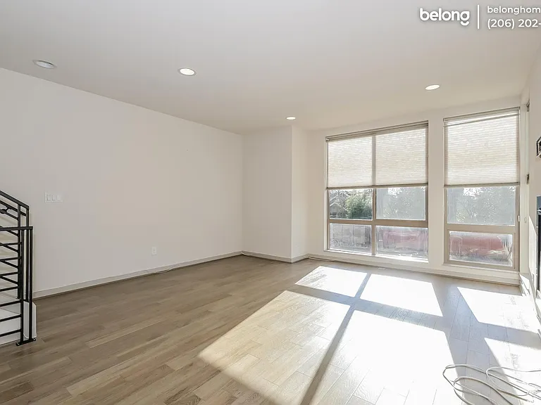504 N 105th St — Photo 4