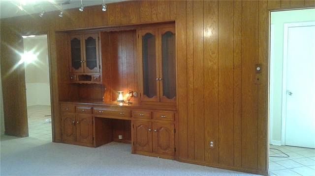2nd image of 409 Brook Hollow Dr