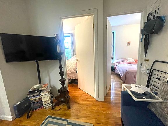 5th image of 336 E 13th St APT C5