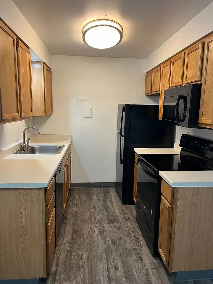 Northridge Court Apartments — Photo 1