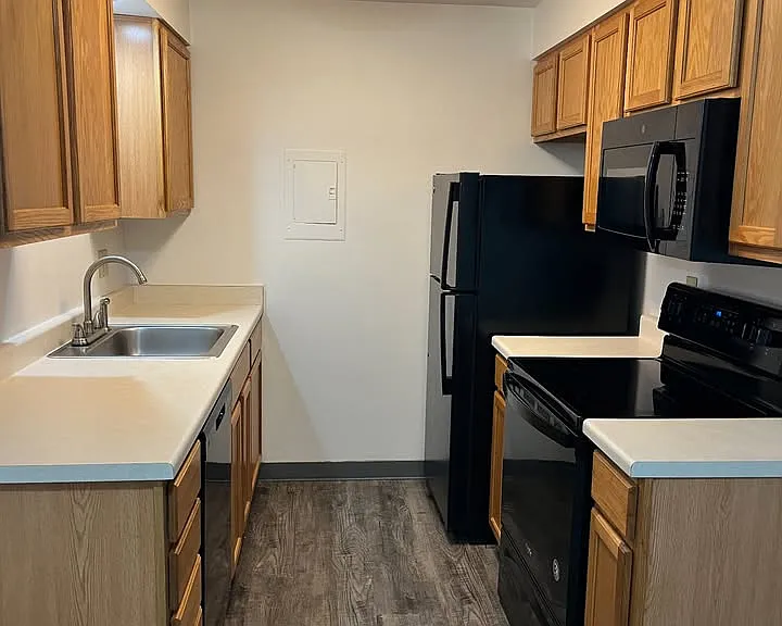 Northridge Court Apartments — Photo 2