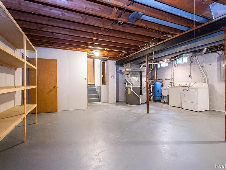 7580 Thornwood St — Photo 30