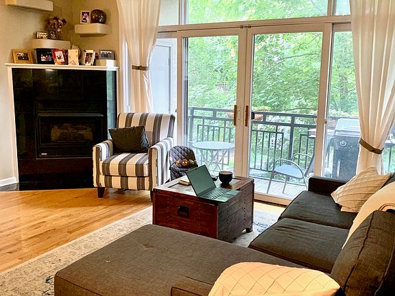 3rd image of 1632 N Oakley Ave #2