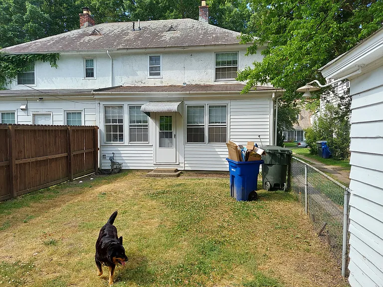 218 Hurley Ave — Photo 2