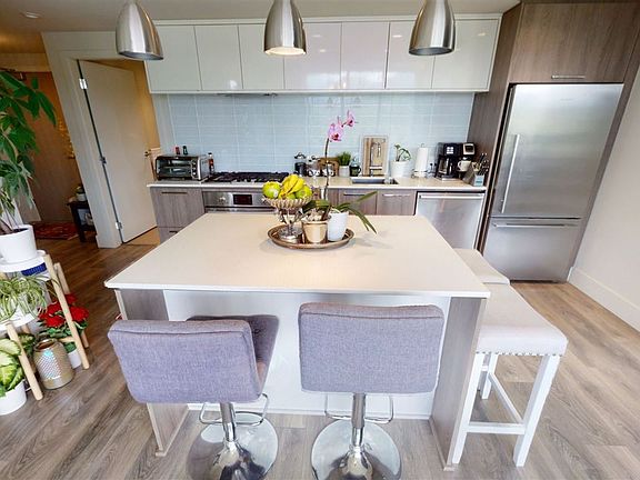 4th image of 680 Seylynn Cres #1408